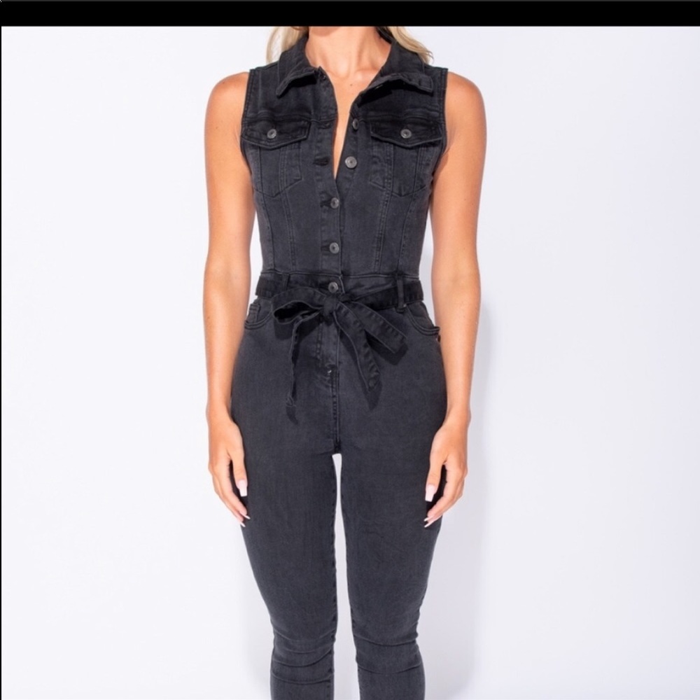 Sleeveless denim jumpsuit/romper